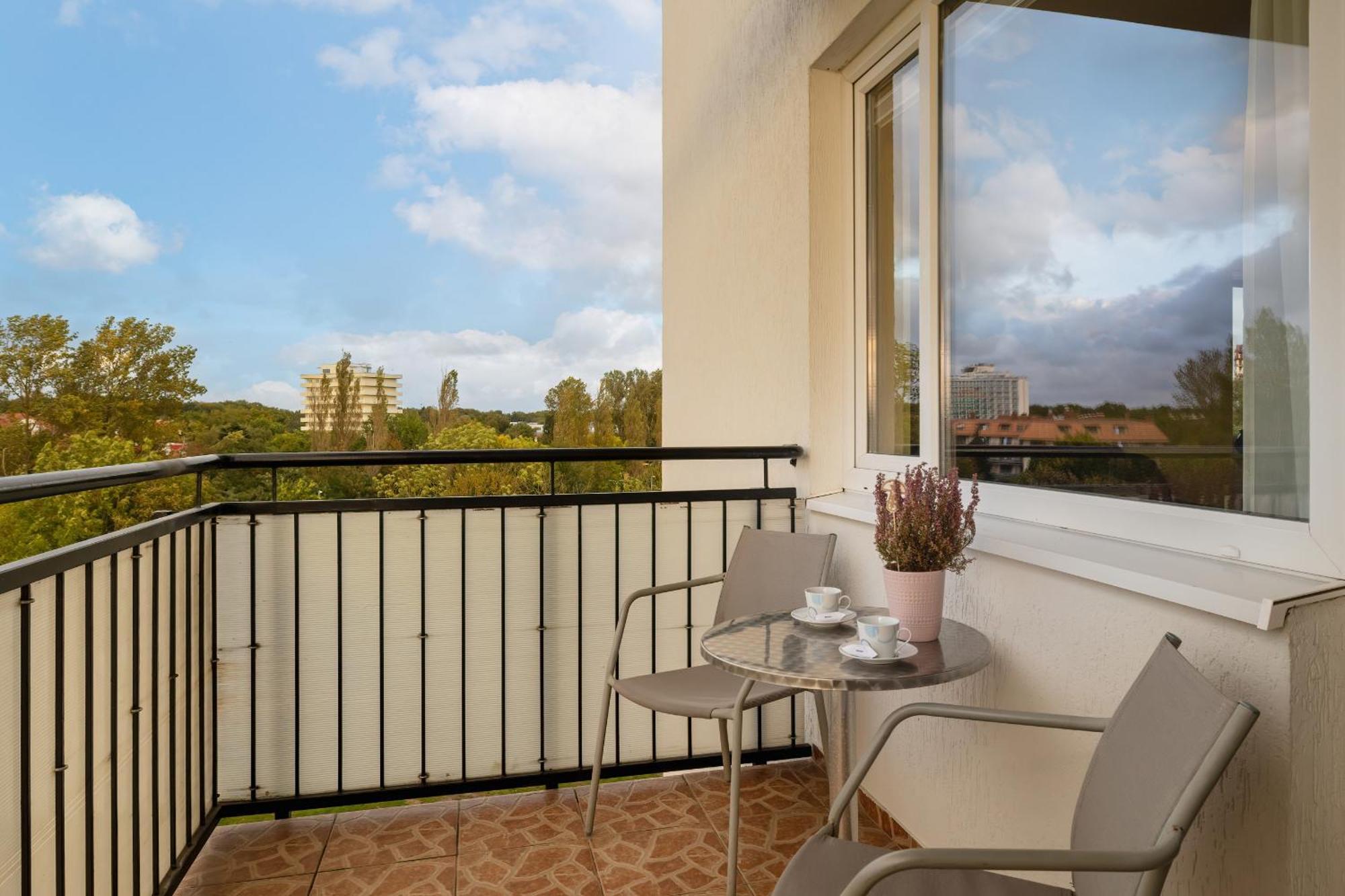 With Balcony Okopowa By Renters Apartament Kołobrzeg